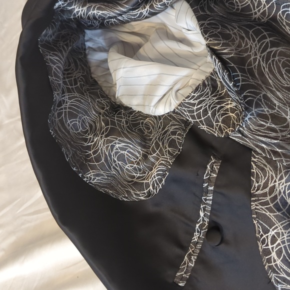 9Tailors bash print tuxedo in Maroon and Black - Picture 6 of 13